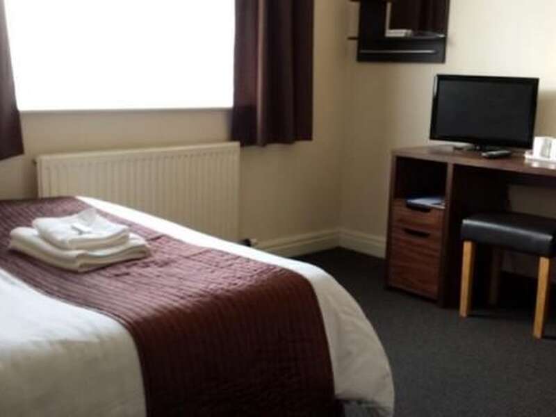 Family Room With Shared Bathroom (Fully Prepaid)